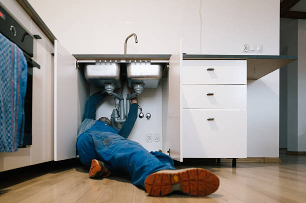 Professional Leak Detection technician working in Oakwood, IL